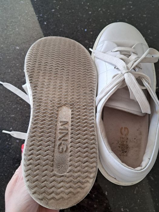 Białe skórzane sneakersy Mango 37