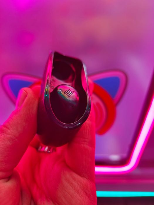 JBL słuchawki bezprzewodowe dokanałowe słuchawka etui ładujące case