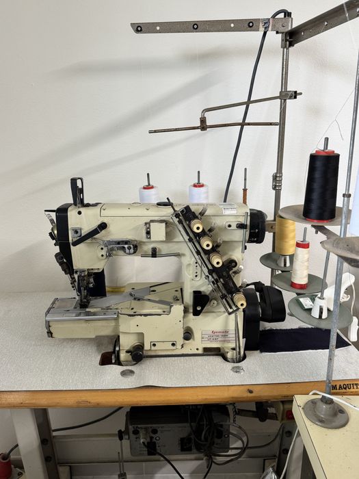 Máquina de Costura Industrial Rebatadora