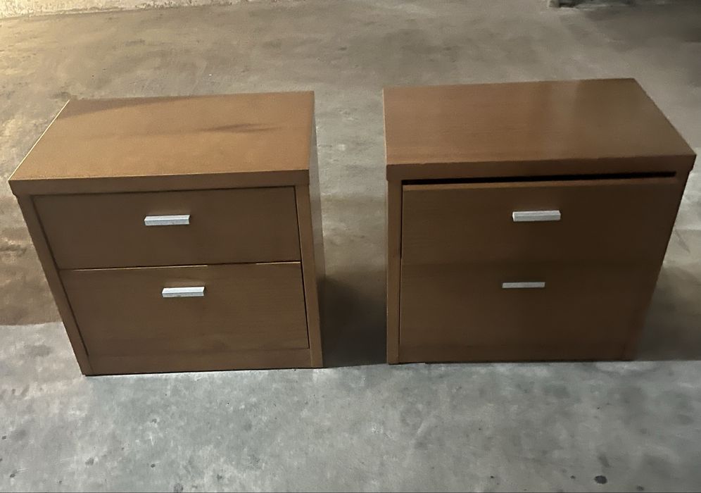 Cama de casal em madeira macica com 1,60 de largura por 2,00 de compri