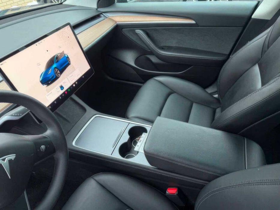 Tesla Model 3 Long Range      2023