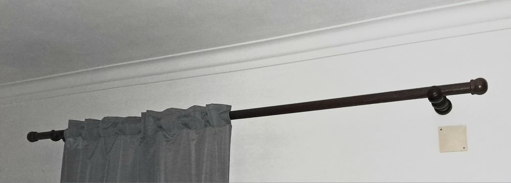 2 varões de cortinados em madeira