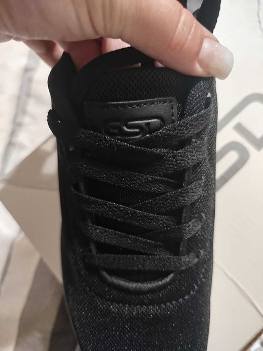 Кросівки жіночі нові