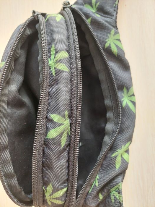 Сумка" бананка" .