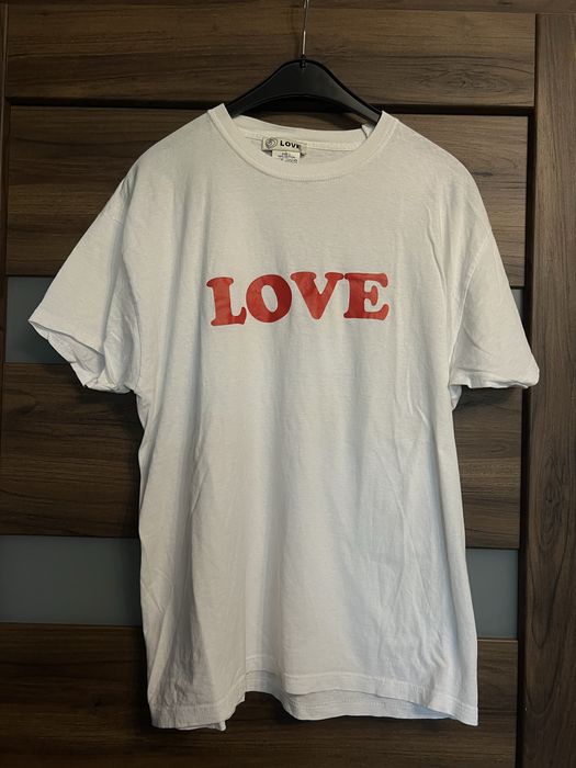 biała koszulka z krotkim rekawem napis LOVE