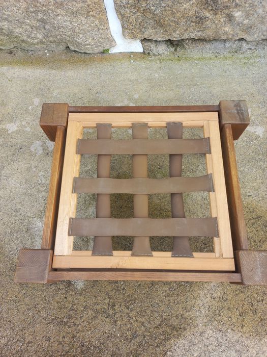 Banqueta madeira maciça 66x58x28cm