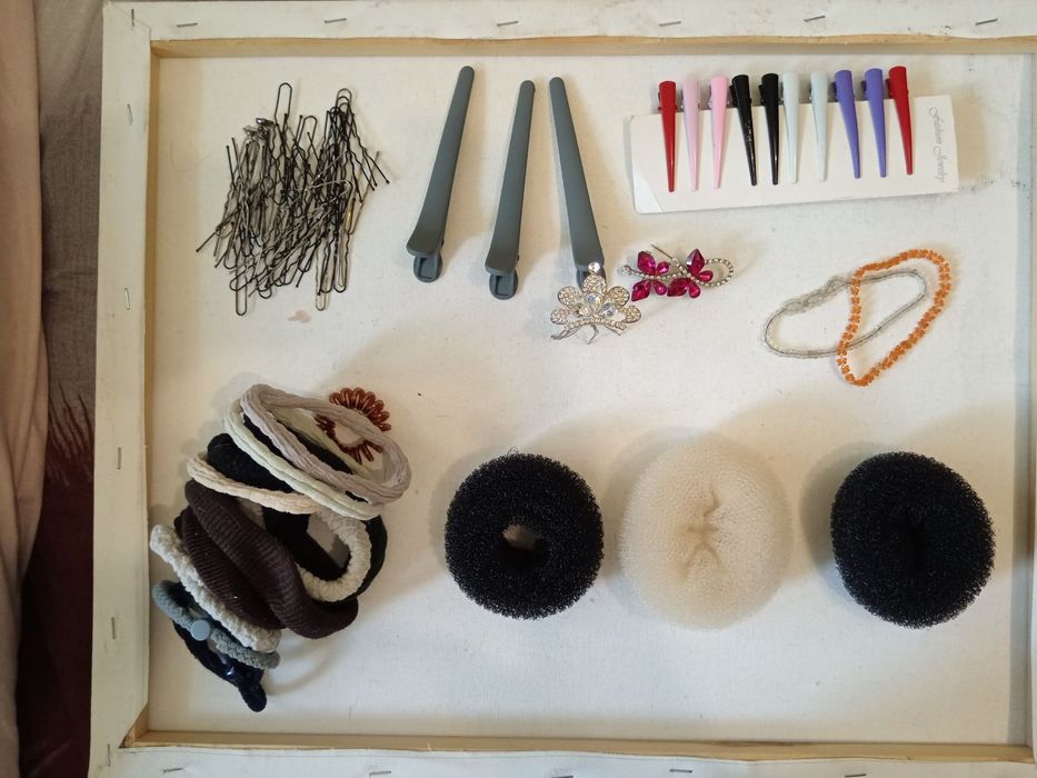 Обручи, резинки для волосся, заколки, повязка на голову, невидимки