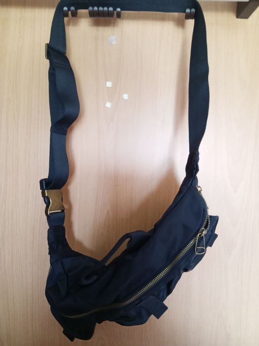 Zara Mala de cintura preta, modelo grande 35x20cm