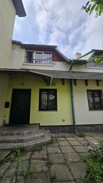 Продається приміщення під бізнес по вул. Федьковича - Степана Бандери (біля Вокзалу та Привокзального ринку)