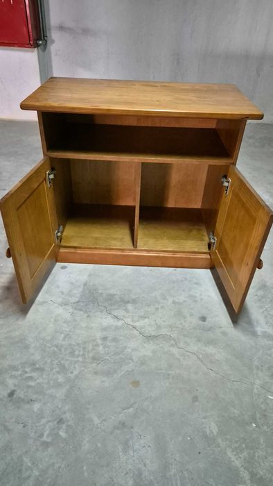 Movel aparador em madeira robusta pinho