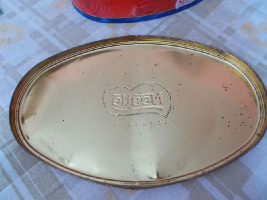 Lata da Nestlé em muito bom estado