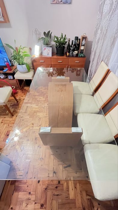 Mesa de jantar de vidro (sem cadeiras)