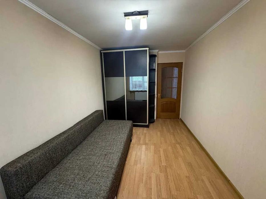 Продається двокімнатна квартира в центральній частині міста.