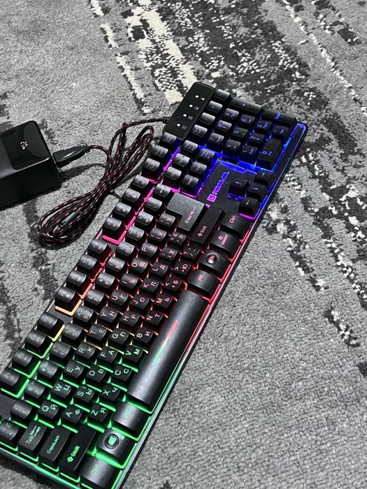 Продам: клавиатуру, монитор, мышку и камеру.