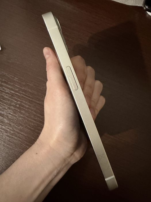 Продам iPhone 13, 128 GB, Starlight