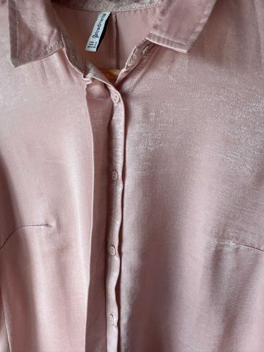 Camisa rosa acetinada Stradivarius tam. S
