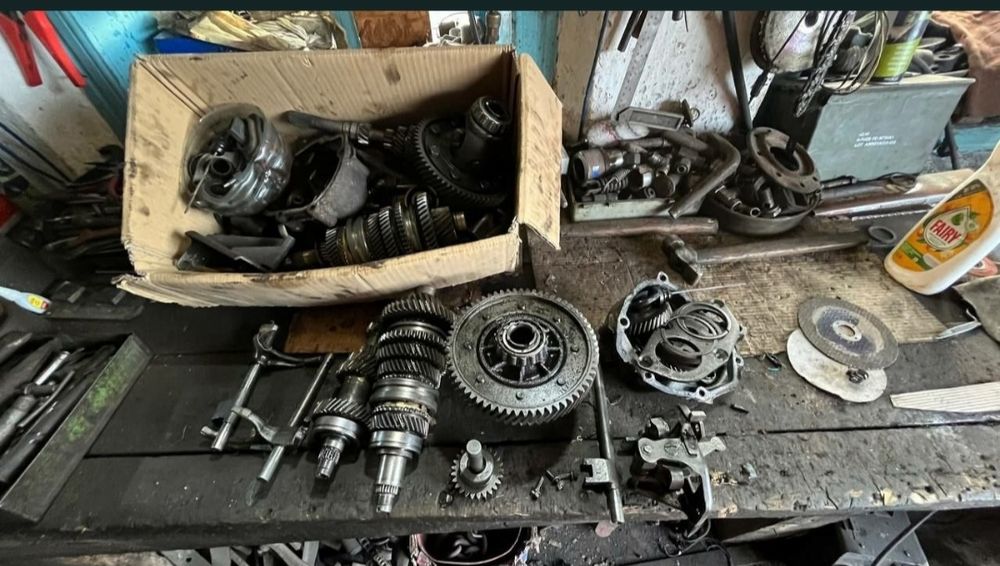 Продам коробку,запчастини ваз 2109