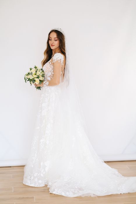 Шикарна весільна сукня
