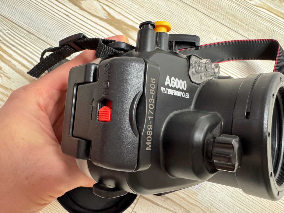 Продається підводний бокс для Sony A6000 (до 40 м)