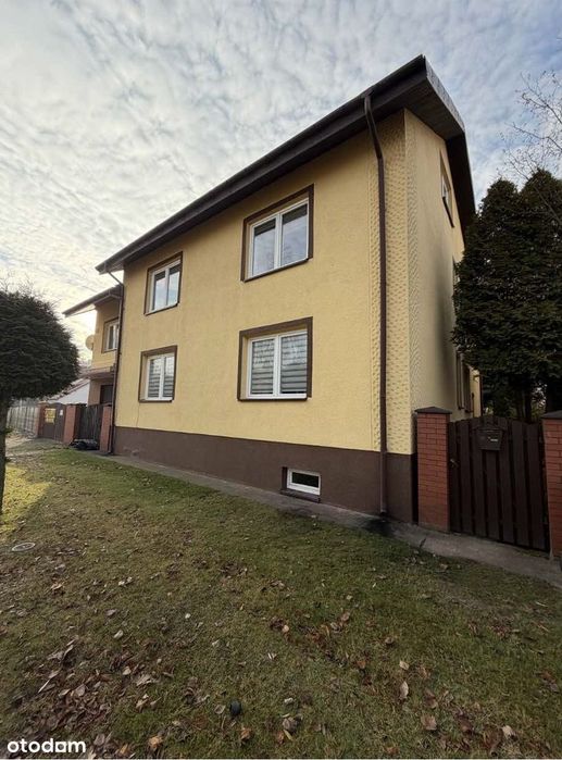 Przestronny dom z garażem i ogrodem w mieście