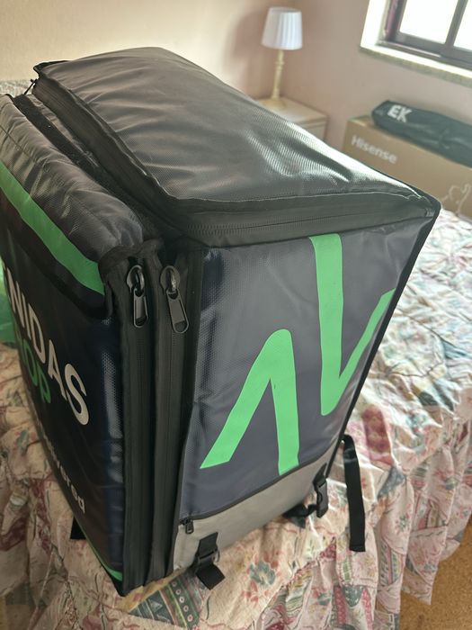 Mochila estilo uber eats em bom estado