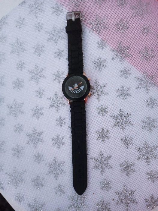 Czarny zegarek unisex na silikonowym pasku – Idealny Prezent na Święta