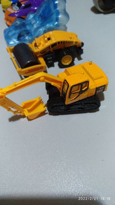 Дитячі іграшкові машинки