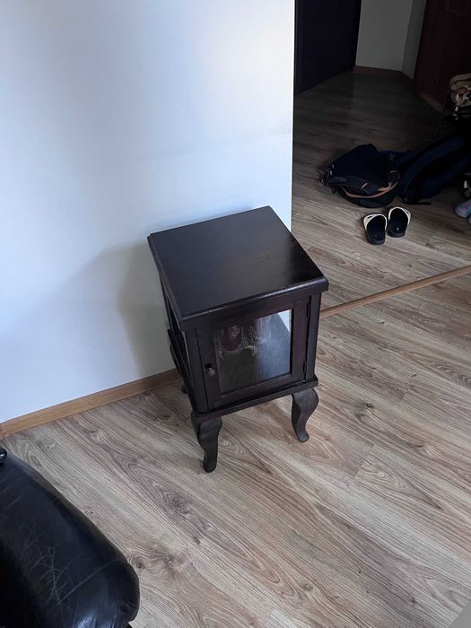 Stylowa, drewniana miniwitrynka / stolik z witrynką