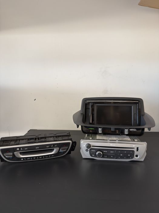 Radio Nawigacja CD + wyswietlacz Panel Klimatyzacji   Renault Megane 3, Scenic 3, Fluence  Bluetooth AUX MP3.  AP7