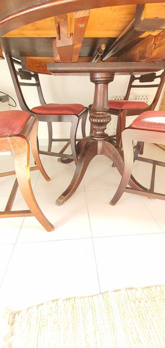 Conjunto mesa e cadeiras