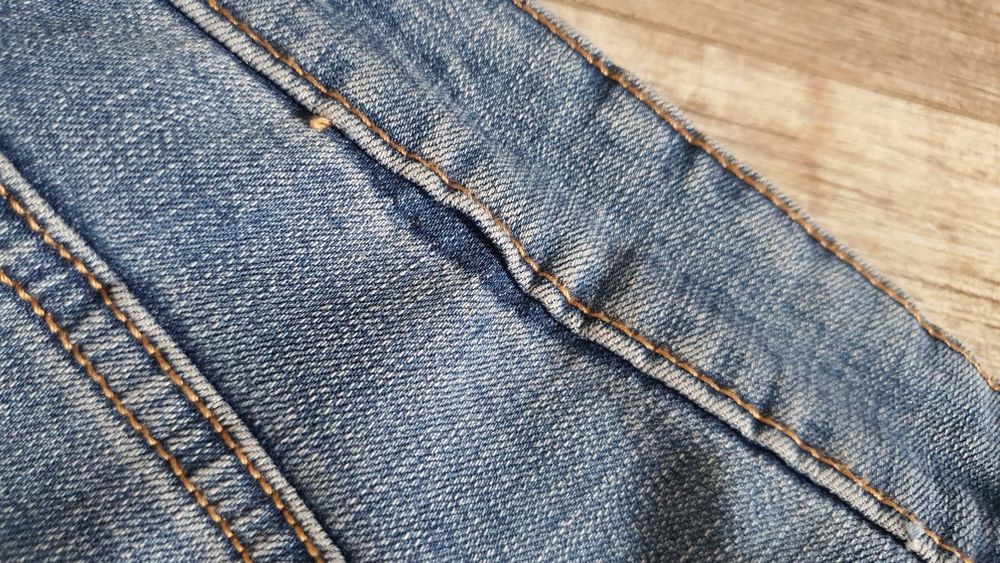 Damskie jeansy Pull&Bear – rozmiar 42 (USA 10 / MEX 32)