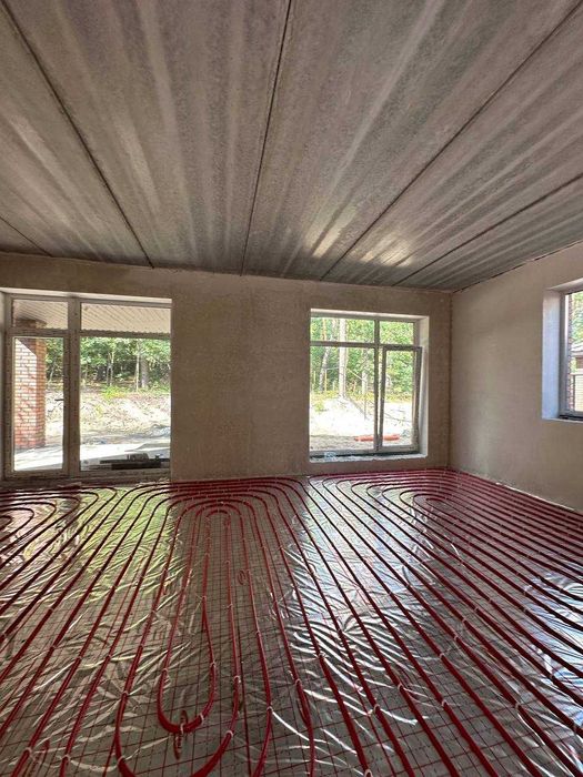 Стильний будинок з прямим вихідом в ліс