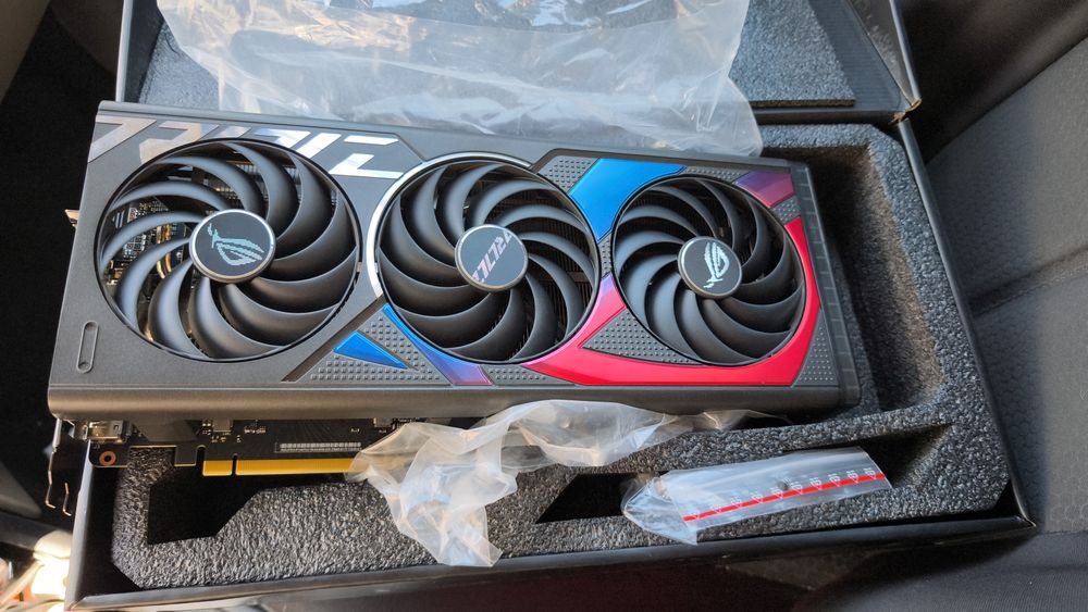 motherboard ASUS ROG MAXIMUS Z890 EXTREME.ROG Strix GeForce RTX 4070Ti 12GB GDDR6X