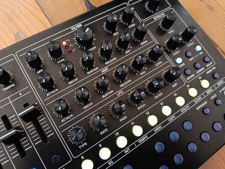 Sintetizador Roland SH-4d