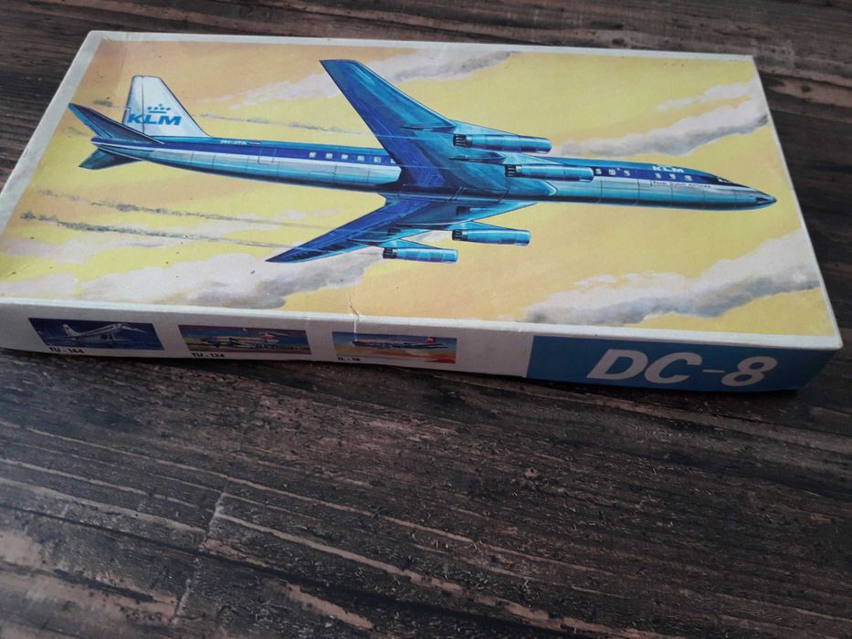 сборная модель самолета DC-8  гдр