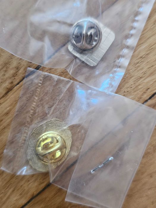 Metalowe przypinki. Nowe. PIN s, 600 sztuk