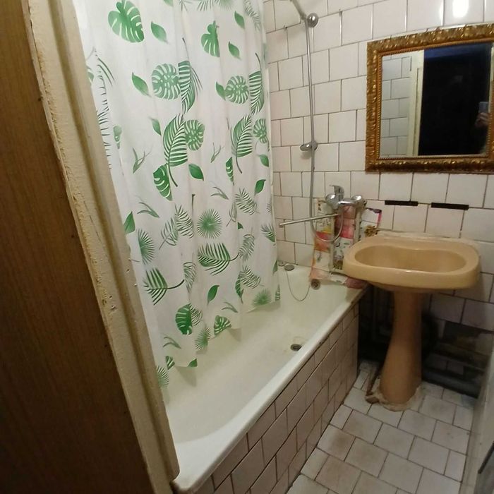 Продам 2 комнатную  квартиру  на Коммунаре возле метро