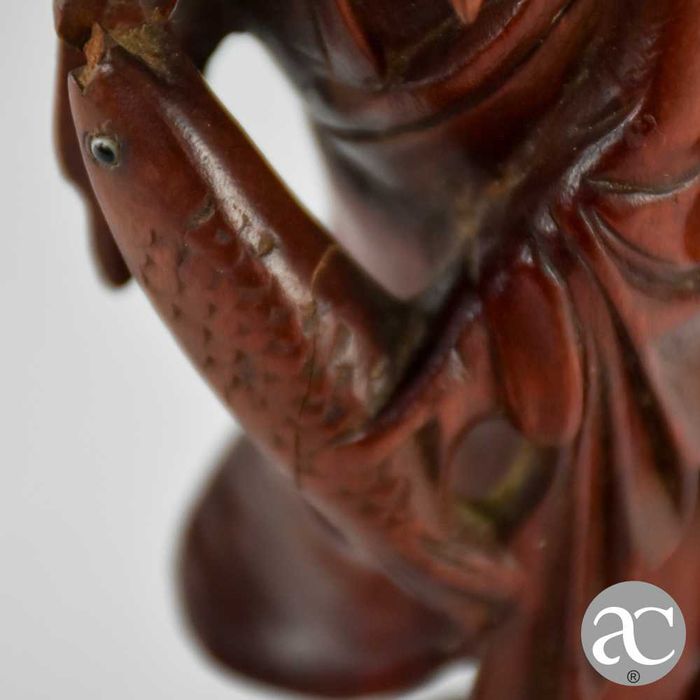 Figura de pescador, China, em madeira exótica