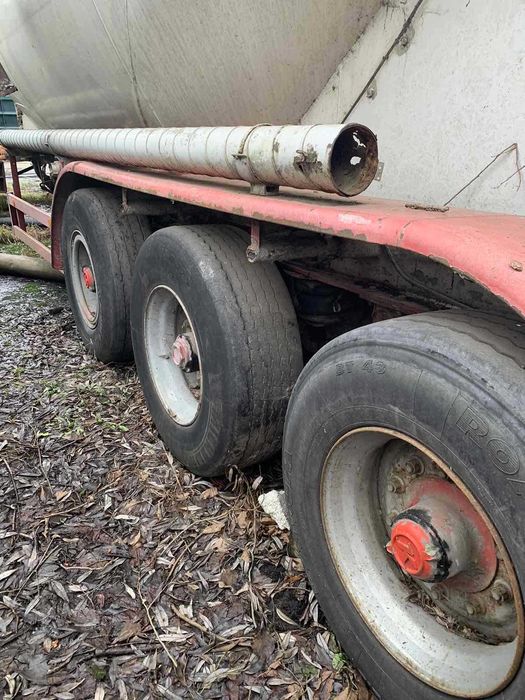 Напівпричіп цистерна цементовоз