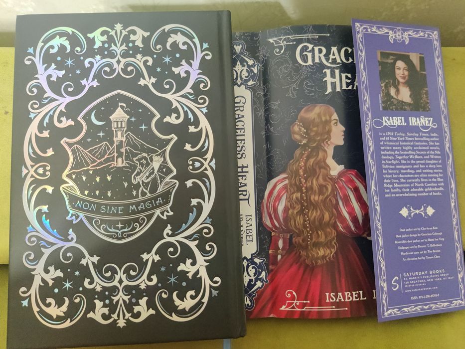 Книга Graceless heart by Isabel Ibañez, видання OwlCrate