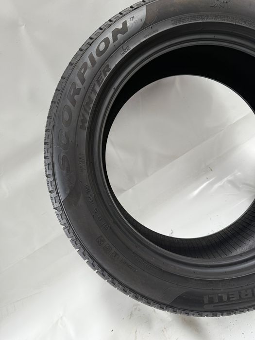 235/55/19 Pirelli Scorpion Winter MOE 101H