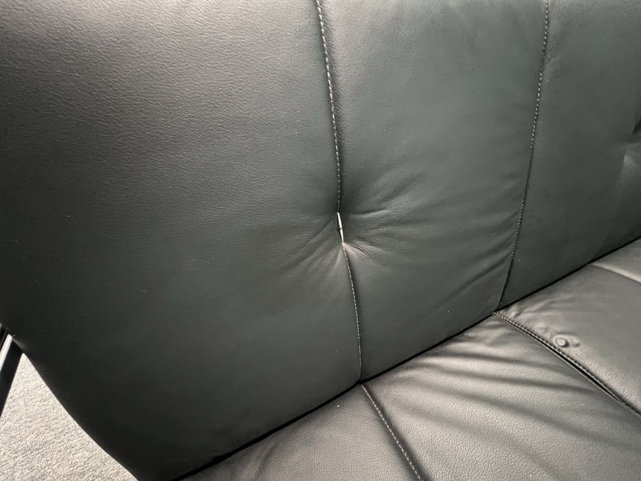 Офіс два крісла два дивани шкіряні два скляні столики