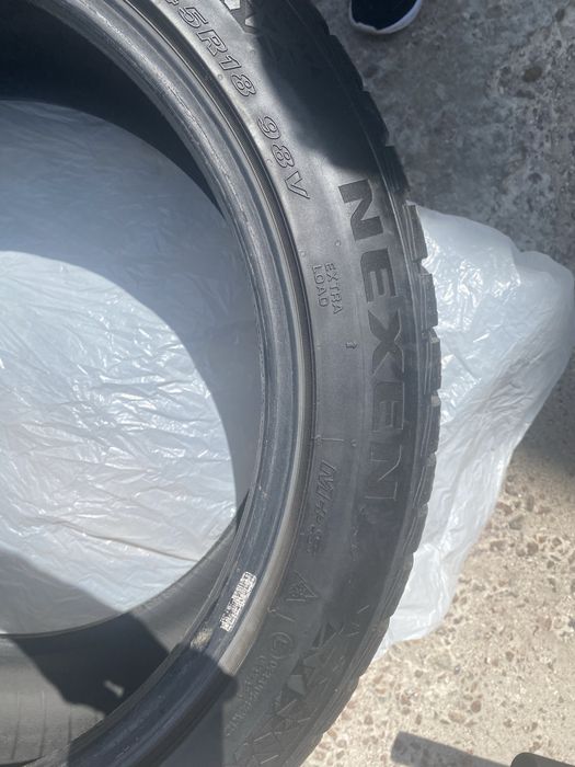 Зимова гума Nexen 235*45