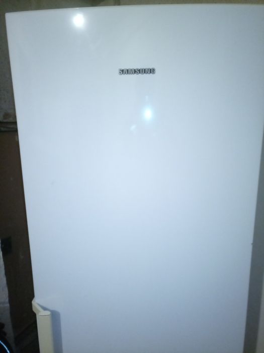 Холодильник Samsung