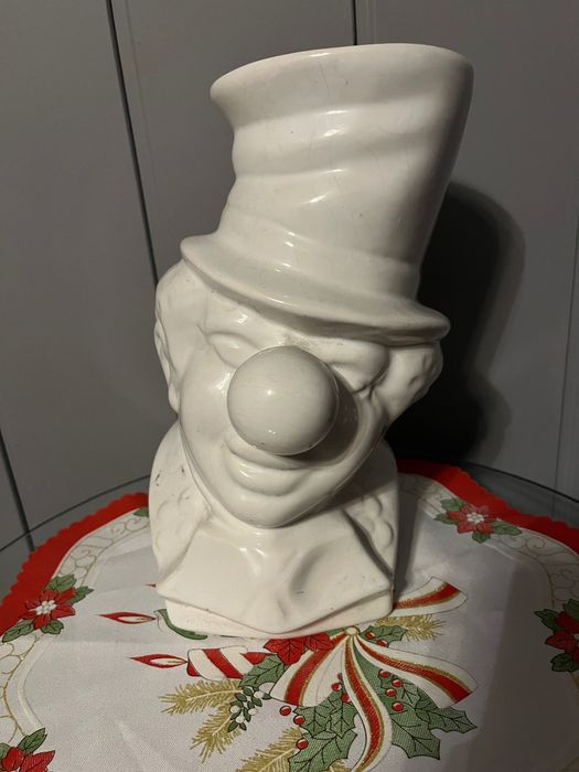 Klaun z porcelany