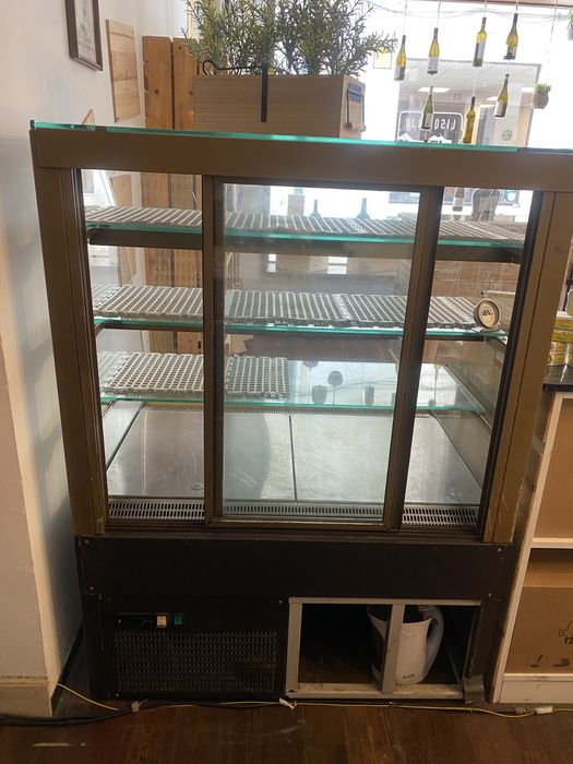 Vitrine de Frio com vidro curvo