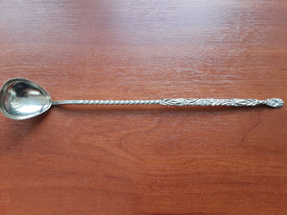 Винтажная ложка с длиной ручкой.