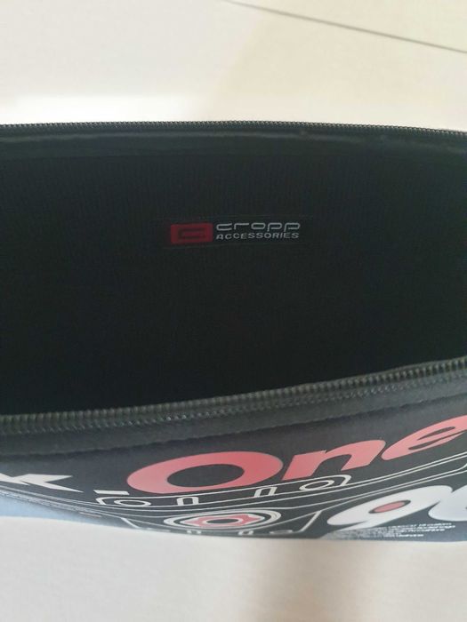 Czarny Pokrowiec Ochronny na Laptopa 40 cm x 30 cm