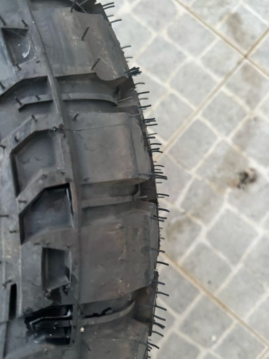 Pneus 195/80 R15 TT