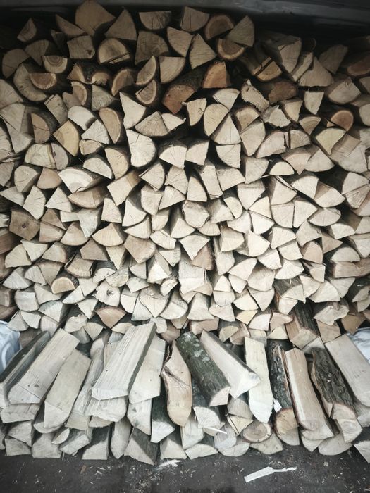 Продам сухі дорава рубані'. (дуб, граб).